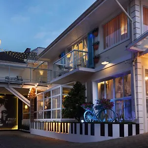 Inn Piano Piano